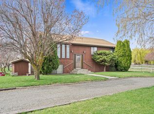 12702 N Gap Rd, Prosser, WA 99350