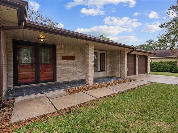 2nd image of 1303 W Castlewood Avenue