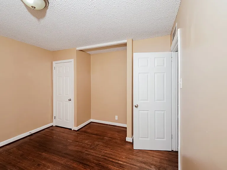 1011 Menlo Ln — Photo 10