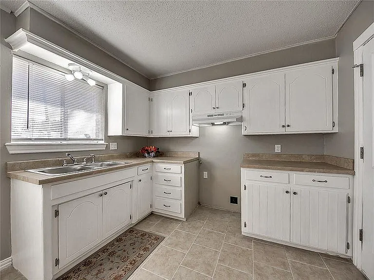 1204 Northgate Ter — Photo 4