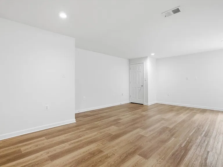 32 Mabel Ln — Photo 30