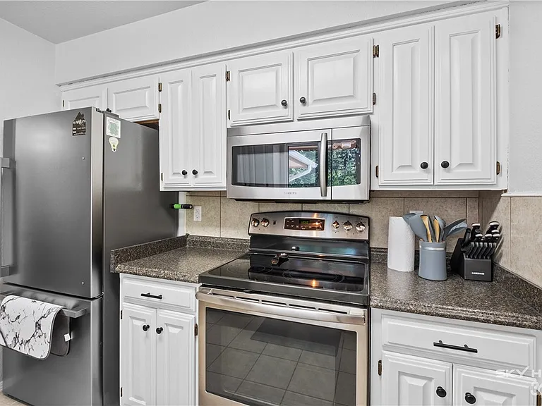 13 Yarmouth Dr — Photo 15