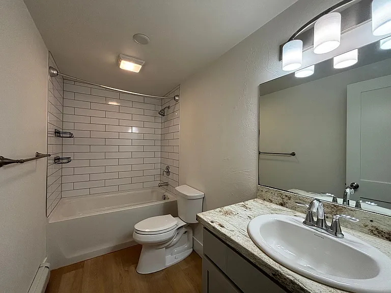 501 S 19th Ave — Photo 5