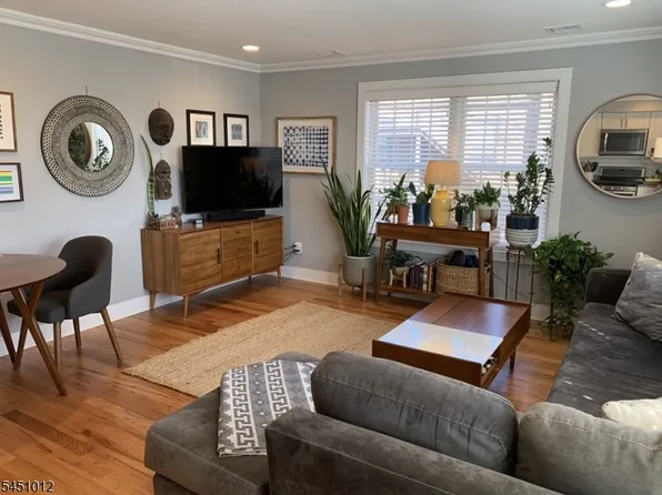 55 W Main St, Somerville, NJ 08876