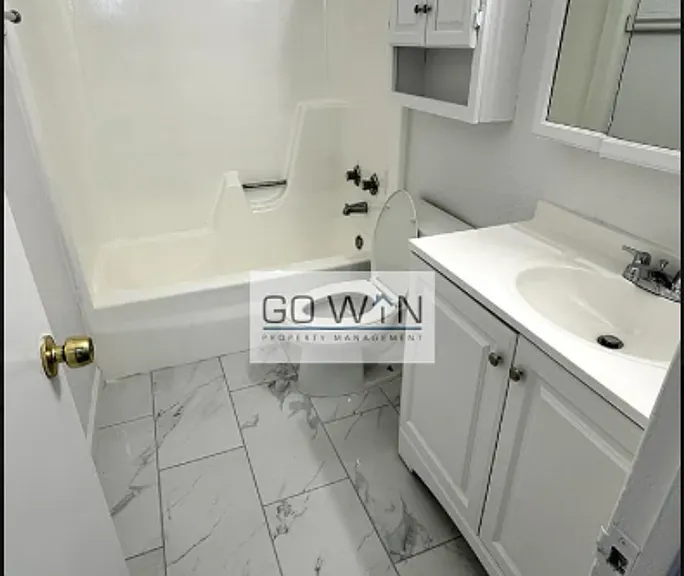 151 E Ingram St — Photo 3
