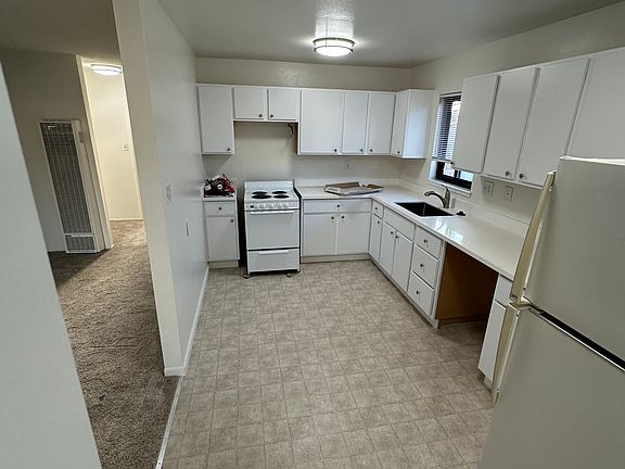 2nd image of 517 Serra Dr #2