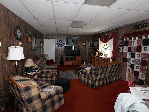 4th image of 200 Glen Dr