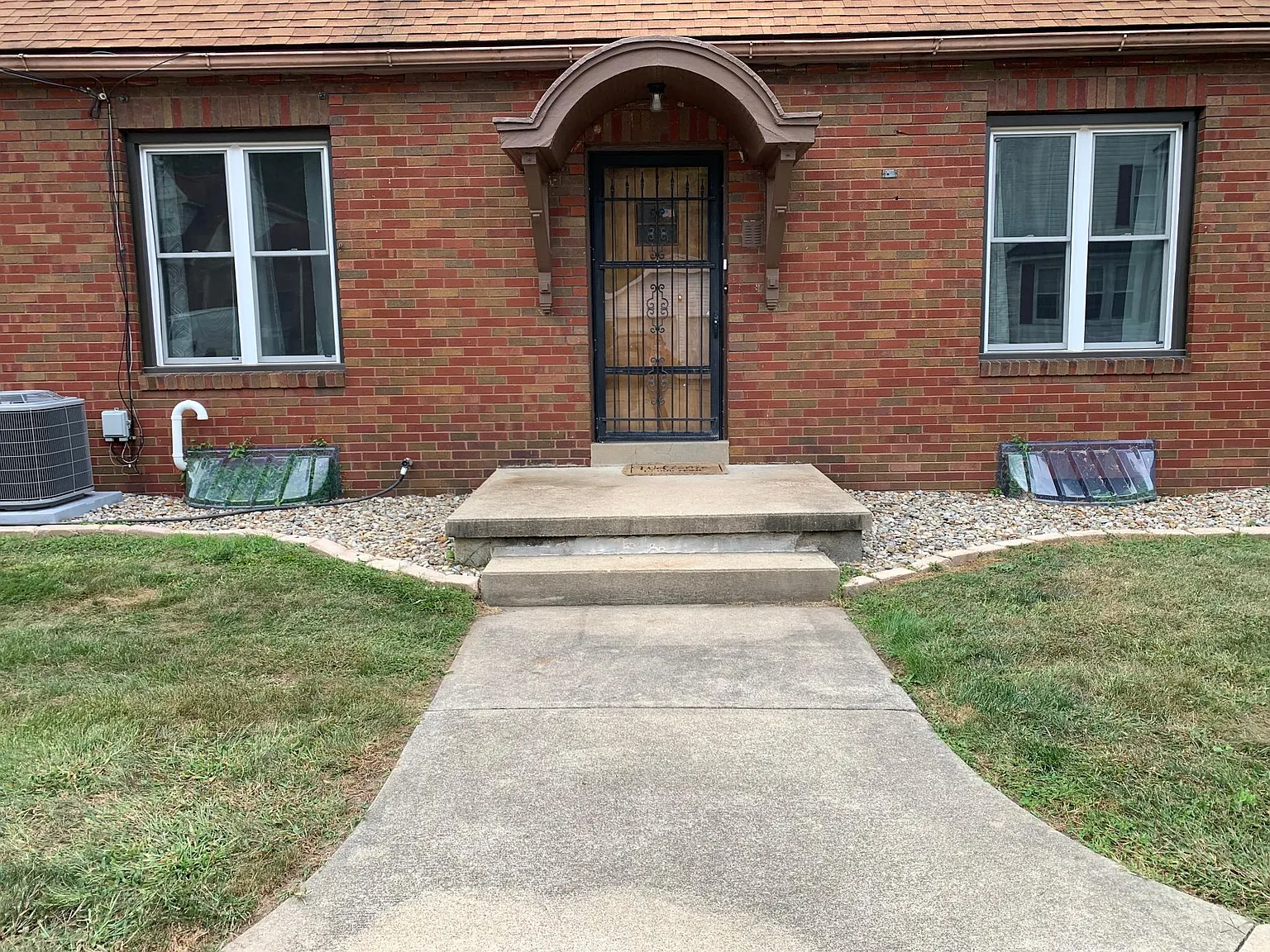 2 bed, $1,100 — Photo 2