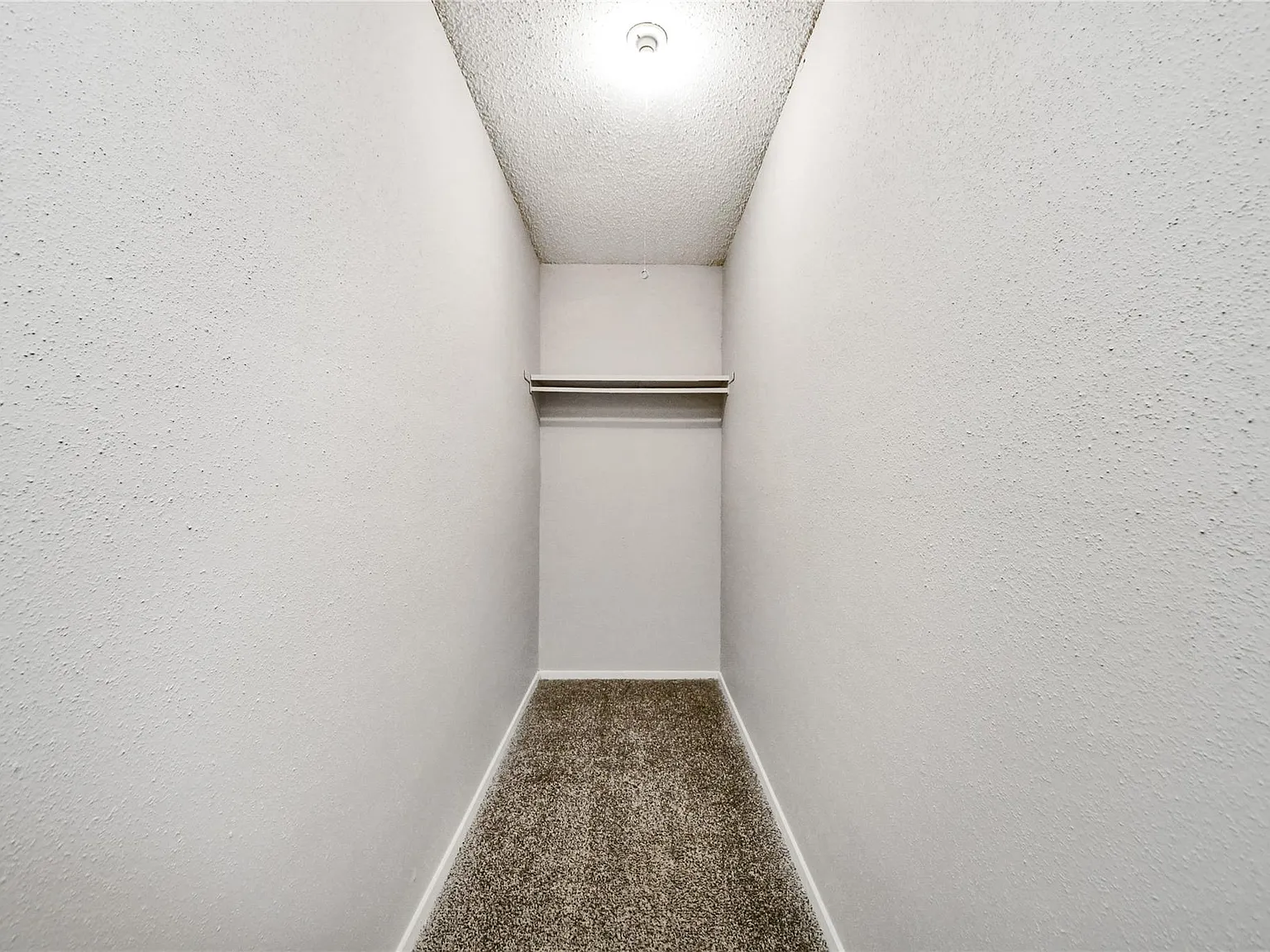 2 bed, 2.5 bath, 1490 sqft, $1,600 — Photo 4