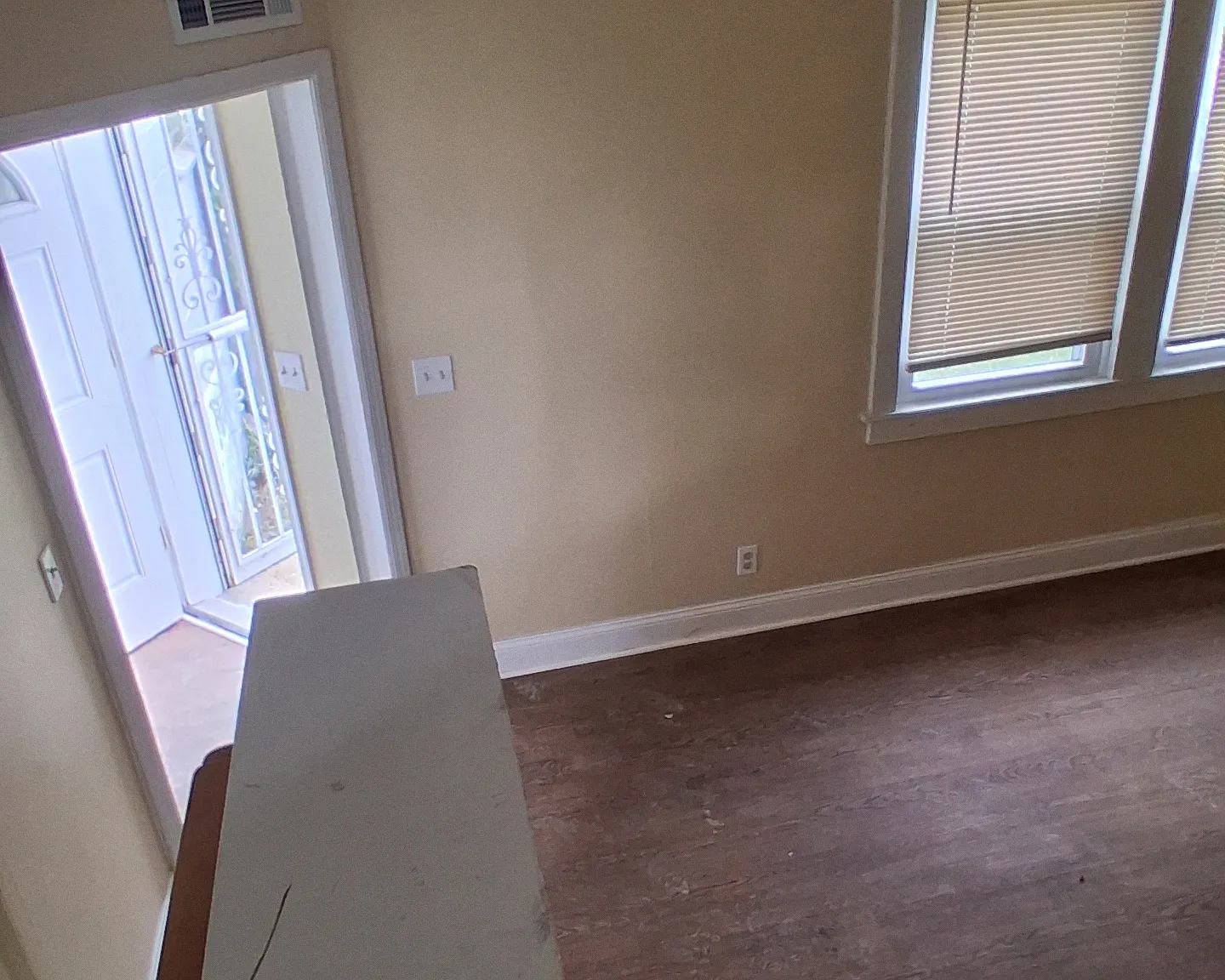 2 bed, 1000 sqft, $1,400 — Photo 3