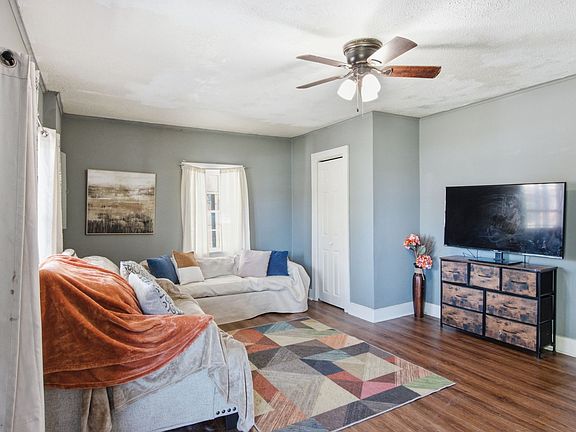 5th image of 234 Reeves St