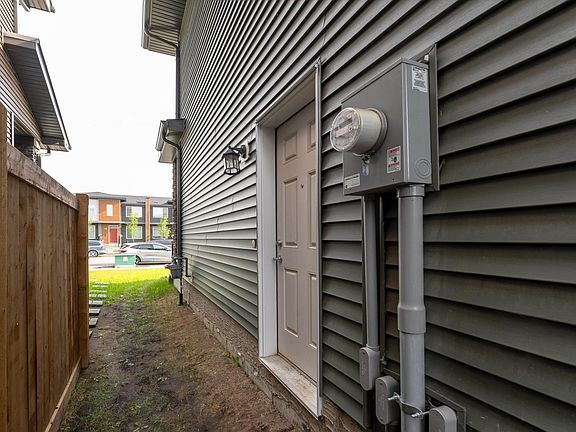 2nd image of 1457 Keswick Dr SW