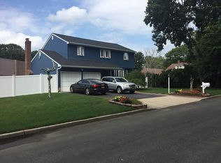 41 Rhoda Ave, Smithtown, NY 11787