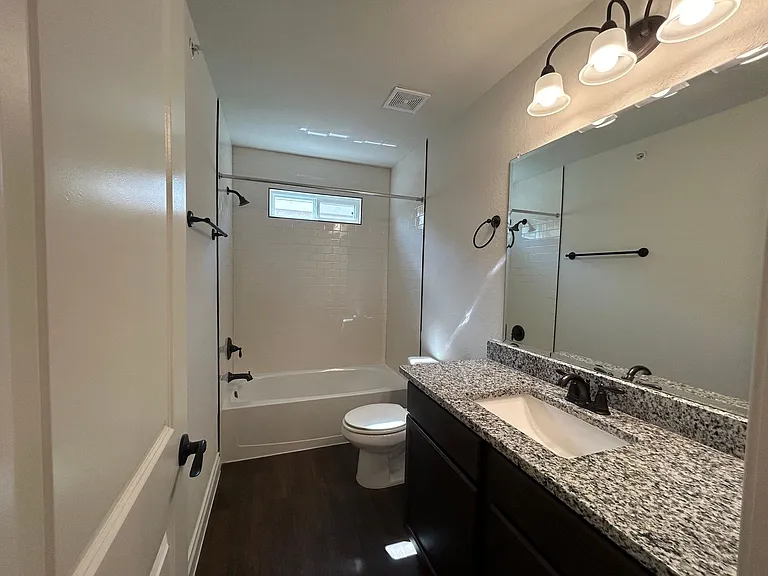 320 Untermaier St — Photo 13