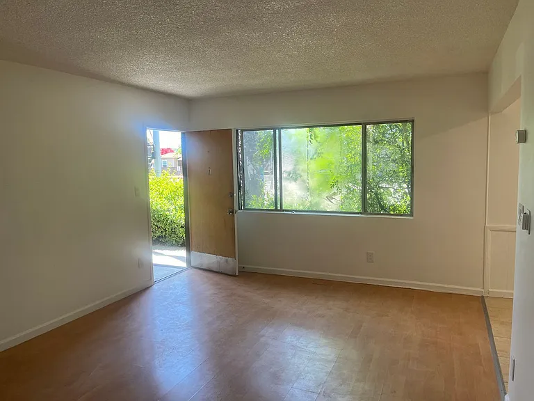 6600 Whitsett Ave — Photo 9