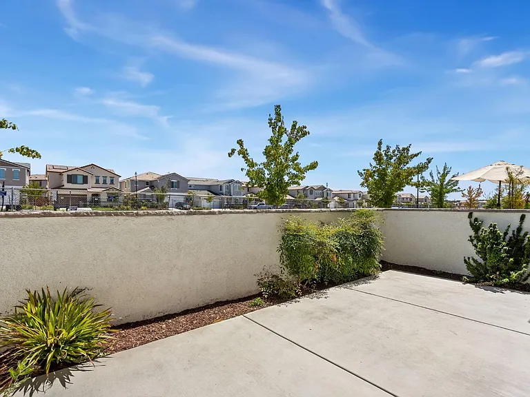 6104 Campus Pkwy — Photo 2