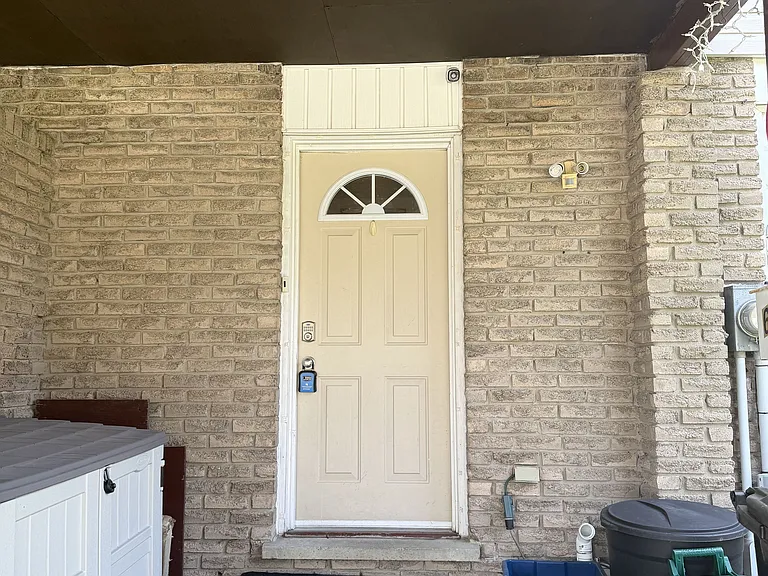 6 Cedarhill Cres — Photo 3