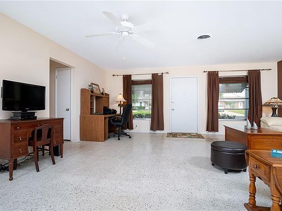 5th image of 2210 Sandlewood Dr Unit 17