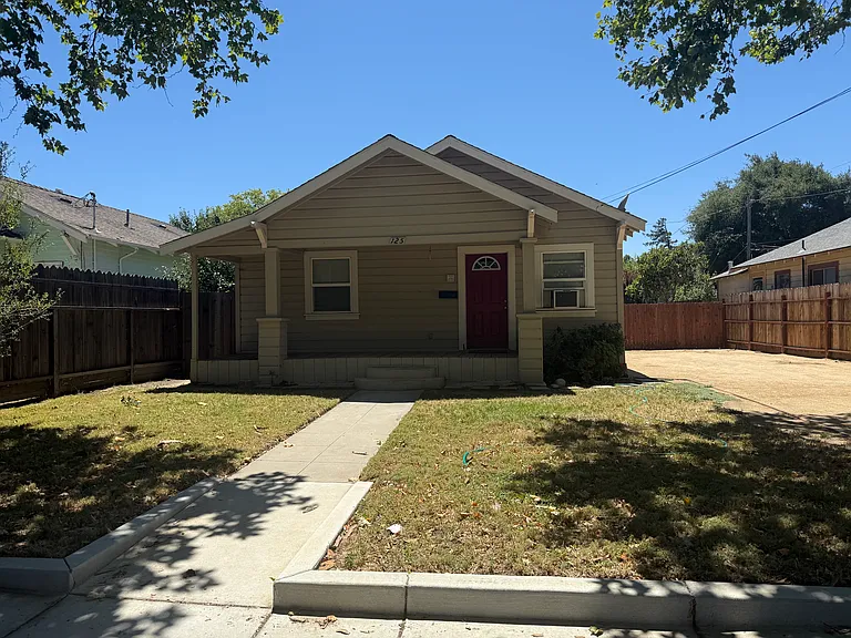 125 N San Lorenzo Ave — Photo 4