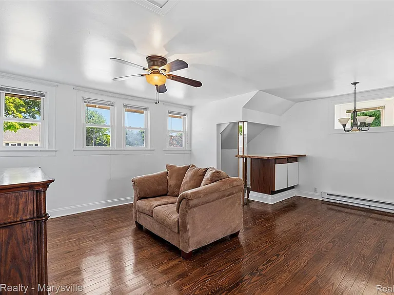 504 Clinton Ave — Photo 25