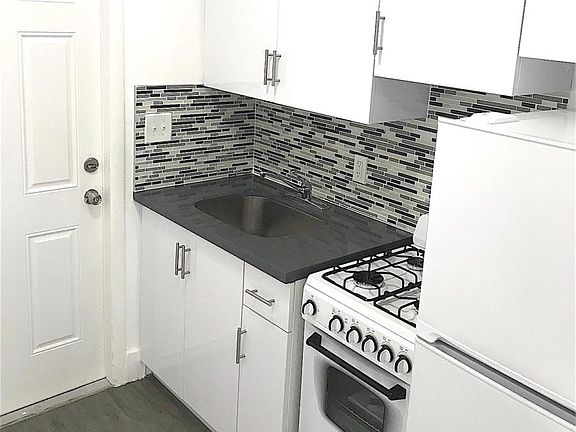 3rd image of 780 NE 123rd St APT 9
