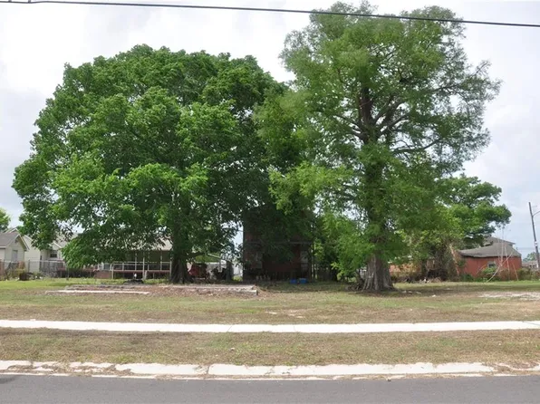 1736 Charbonnet St, New Orleans, LA 70117