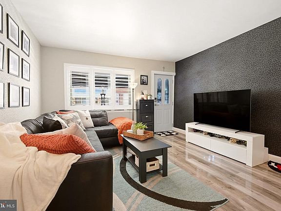 4th image of 2444 S Percy St