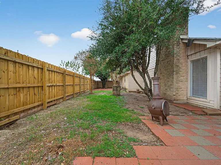 6102 Crakston St — Photo 34