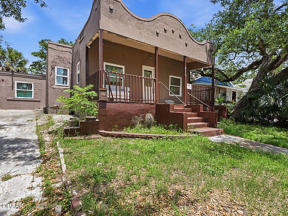 3rd image of 215 S Oleander Ave