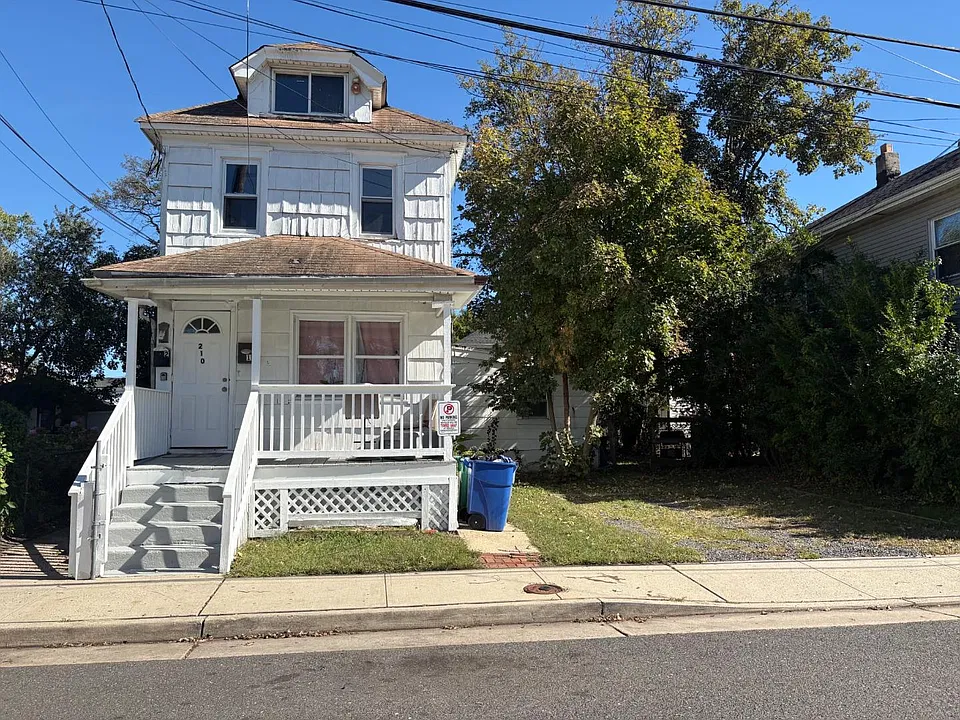 210 Elizabeth Ave #2