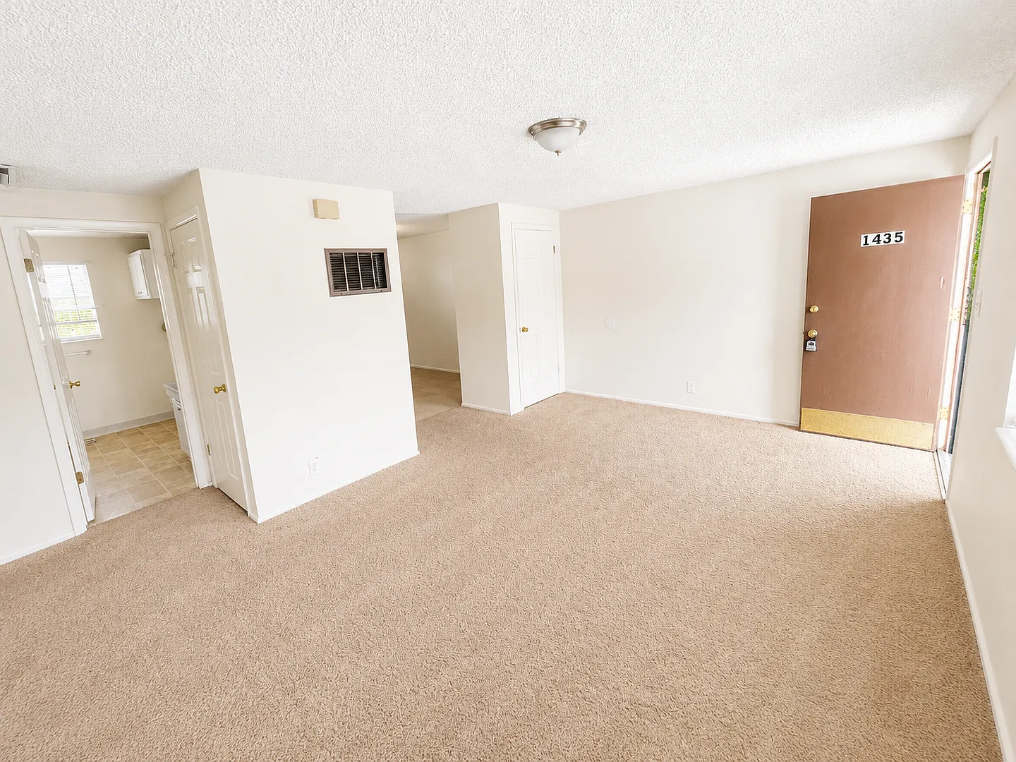 2 bed, 800 sqft, $1,100 — Photo 2