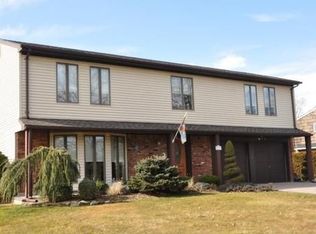 112 Pamela Ln, East Northport, NY 11731