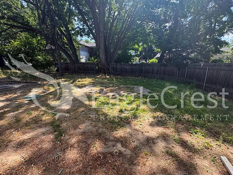 810 E Sumach St — Photo 23