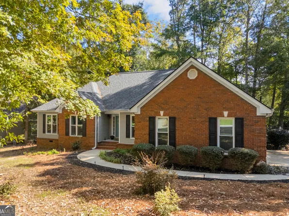 145 Crest View Dr, Jefferson, GA 30549