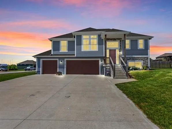 14172 Rockaway Ct, Basehor, KS 66007