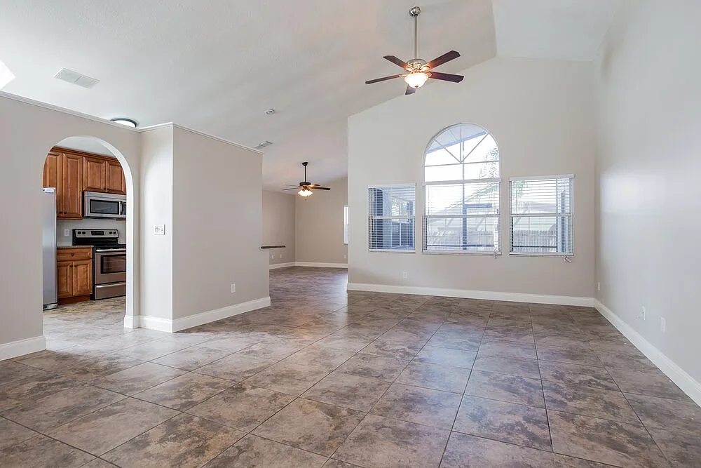 3 bed, 2.0 bath, 1700 sqft, $2,630 — Photo 3