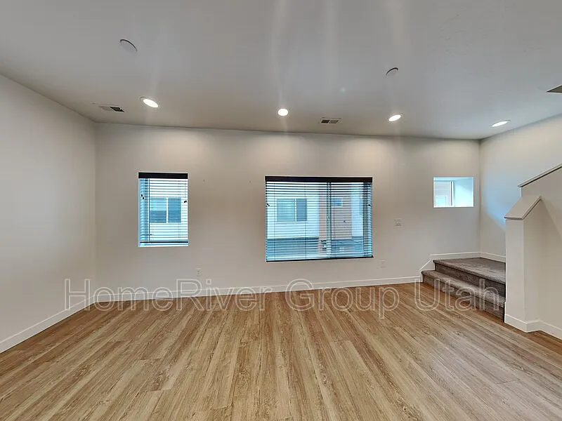 2 bed, 3.0 bath, 1300 sqft, $2,195 — Photo 2