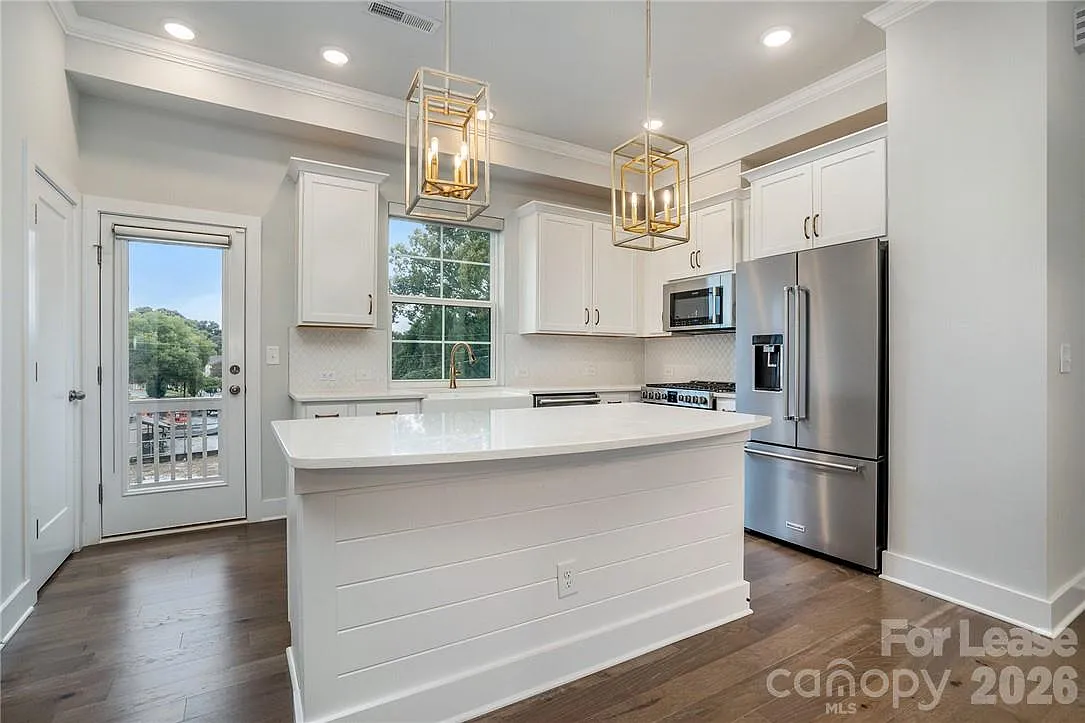 McClintock — Photo 1