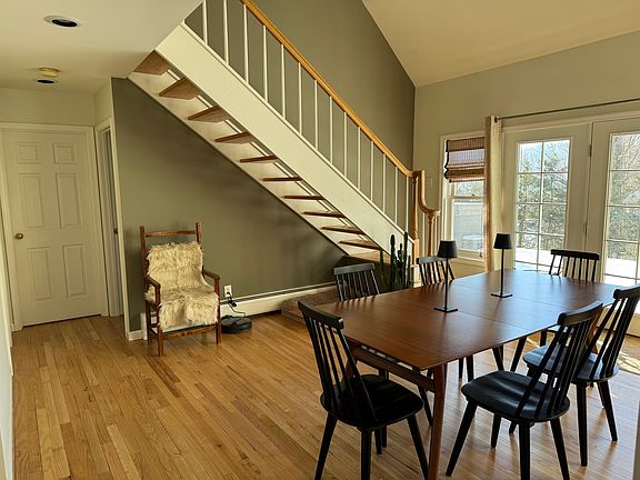 4th image of 348 Farm Rd