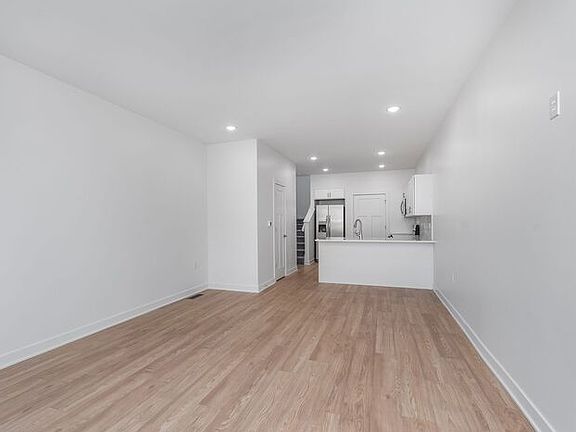 5th image of 2529 Guilford Ave #A