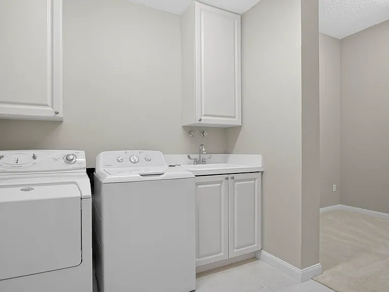 37 Harbour Isle Dr E #106 — Photo 34
