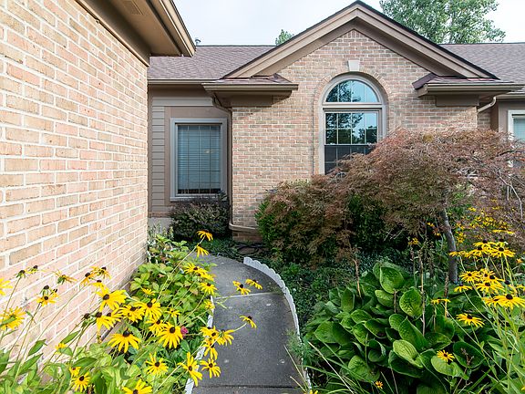 3rd image of 4855 Lone Oak Ct