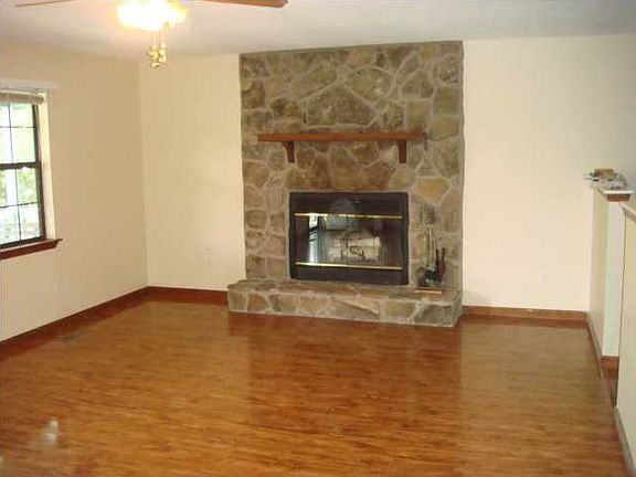 3rd image of 6921 Pine Haven Dr