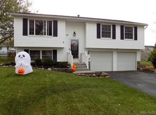 73 Chapel Glen Dr, Hamburg, NY 14075