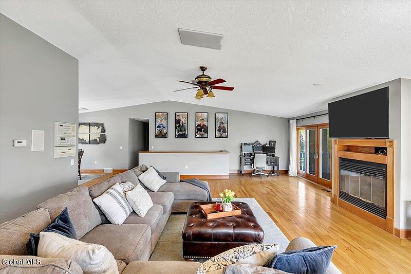 5th image of 105 Wilrose Lane
