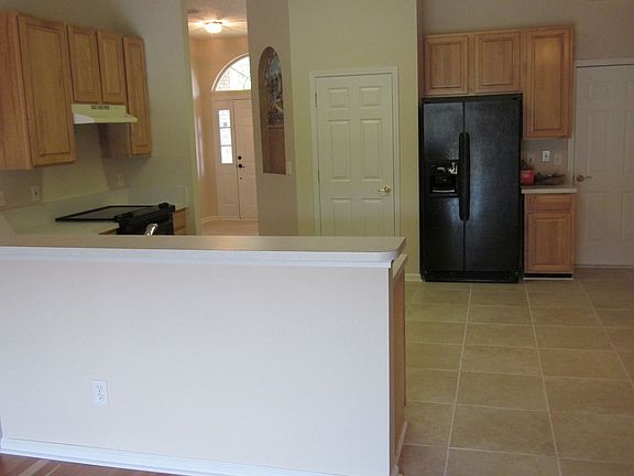 Kitchen and Breakfast Area