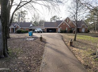 1915 Acorn Wood Dr, Olive Branch, MS 38654