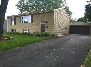 118 Del Rio Rd, Carpentersville, IL 60110