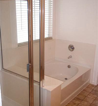 4th image of 4858 Winamac Dr