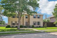 Meadow Bluff Dr-1305-001
